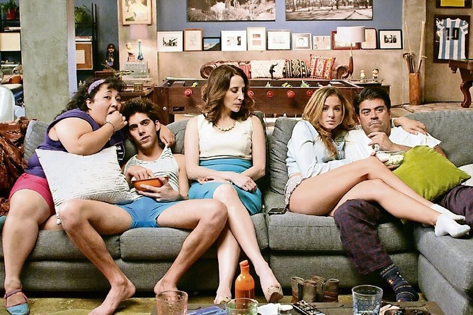 Mónica Huarte y Jorge “El Burro” Van Rankin protagonizan 40 y 20. (Foto: Televisa)