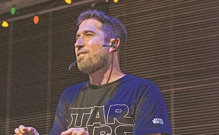 Tener a la gente en la sala hará única la función: Alex Fernández