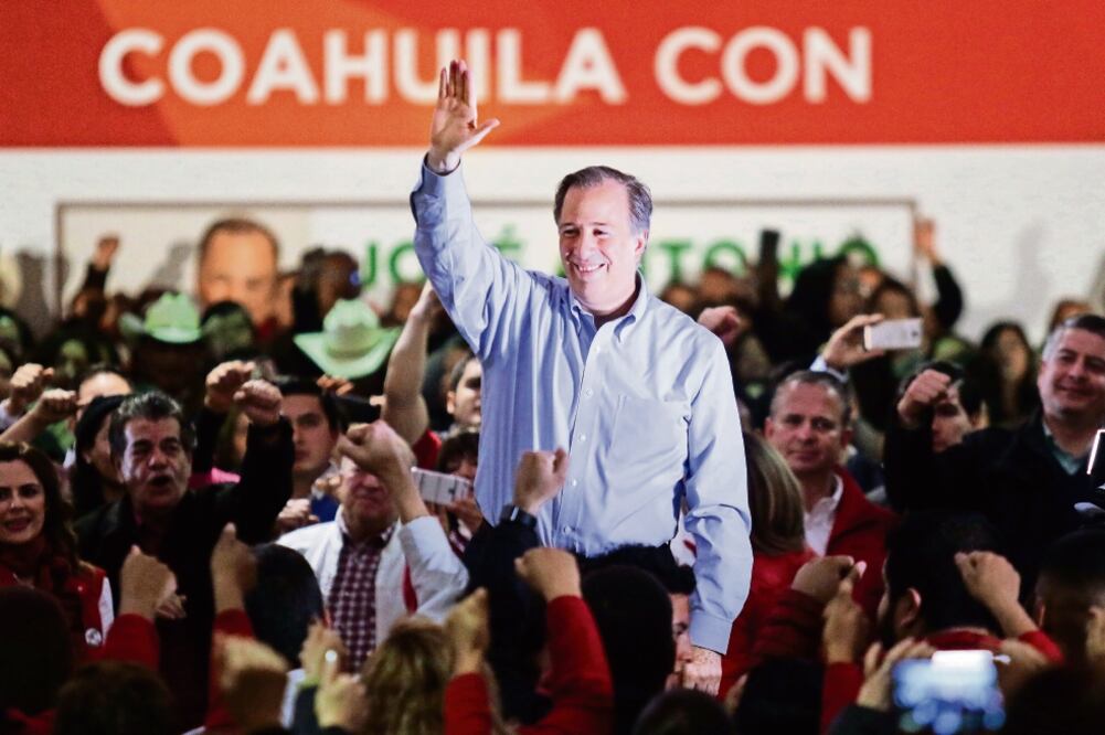 Como parte de sus actividades en Saltillo, José Antonio Meade visitó el Museo del Sarape y Trajes Mexicanos, se reunió con empresarios de la región y clase política tricolor del estado (CUARTOSCURO)