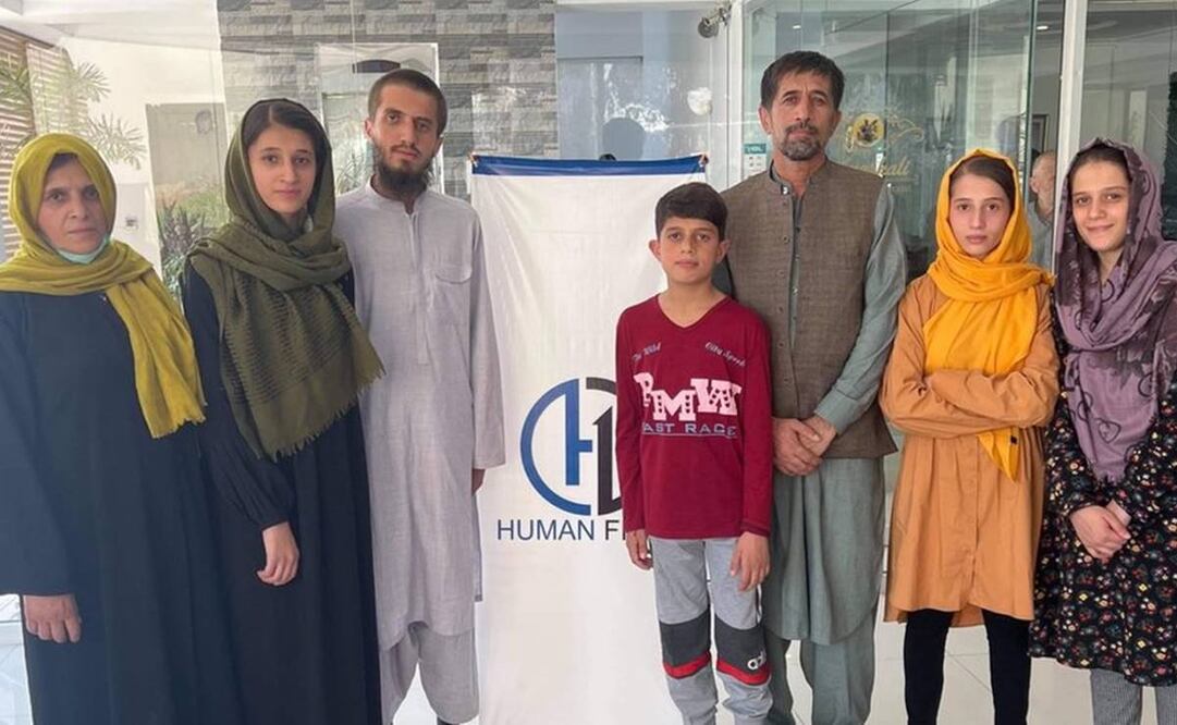 Aman Khalili (3o desde la derecha) y su familia. Foto: Safi Rauf/Human First Coalition