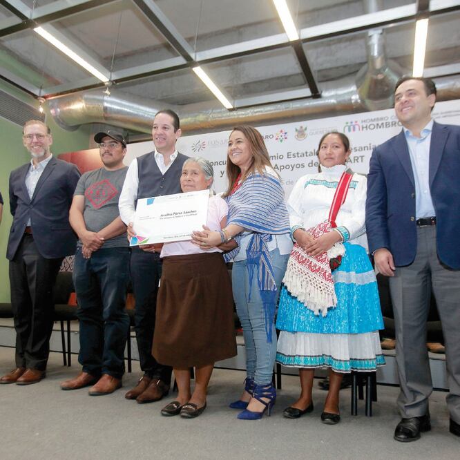 El gobernador de Querétaro no descartó que el presupuesto del Fonart se incremente de 13 a 26 millones de pesos en 2019. (ESPECIAL)