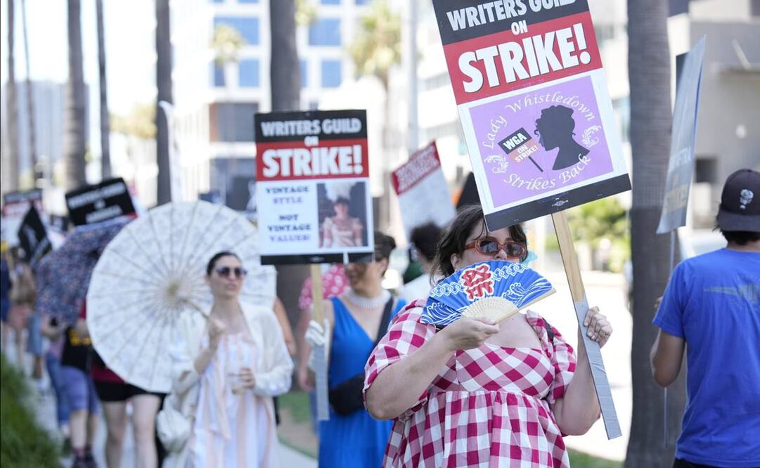 ¿Las huelgas significan que “Barbie” y “Oppenheimer” no serán estrenadas?. Foto: AP.