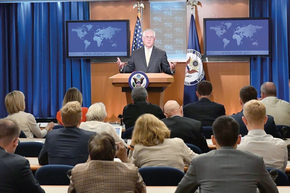 El secretario estadounidense de Estado, Rex Tillerson, quien durante una conferencia de prensa, ayer, aseguró que el gobierno de su país no busca un cambio de régimen en Corea del Norte ni una acelerada reunificación de la península de Corea (EFE)