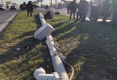 Sujetos armados derriban cámaras de videovigilancia con un autobús en Reynosa