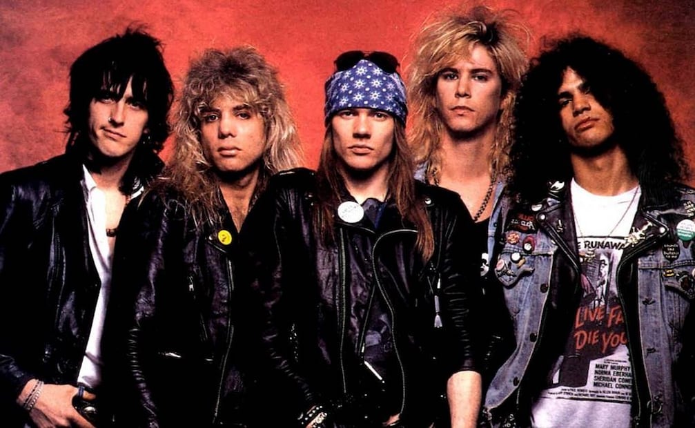 Axl Rose, vocalista de los Guns N' Roses, llegó a la fama con la melena pelirroja, que casi siempre engalanba con un paliacate. Foto: ESPECIAL.