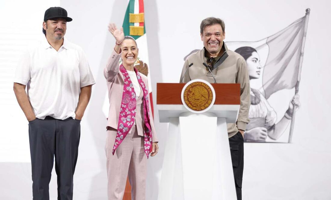 Integrantes del Grupo Intocable llegaron esta mañana a la conferencia matutina de la presidenta Claudia Sheinbaum. Foto: Diego Simón / EL UNIVERSAL