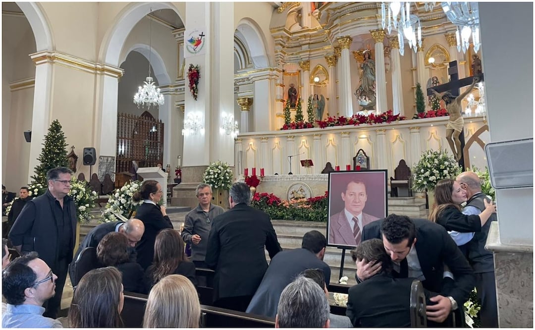 La familia, amigos y funcionarios de Sinaloa rinden homenaje y ofician misa al exgobernador de Sonora, Samuel Ocaña García, quien murió el pasado 31 de diciembre (2/01/2024). Foto: Javier Escobar / EL UNIVERSAL