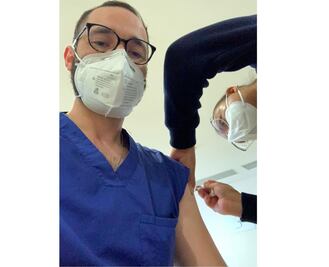 Recibe segunda dosis de vacuna 36 días después: “es estar del otro lado”