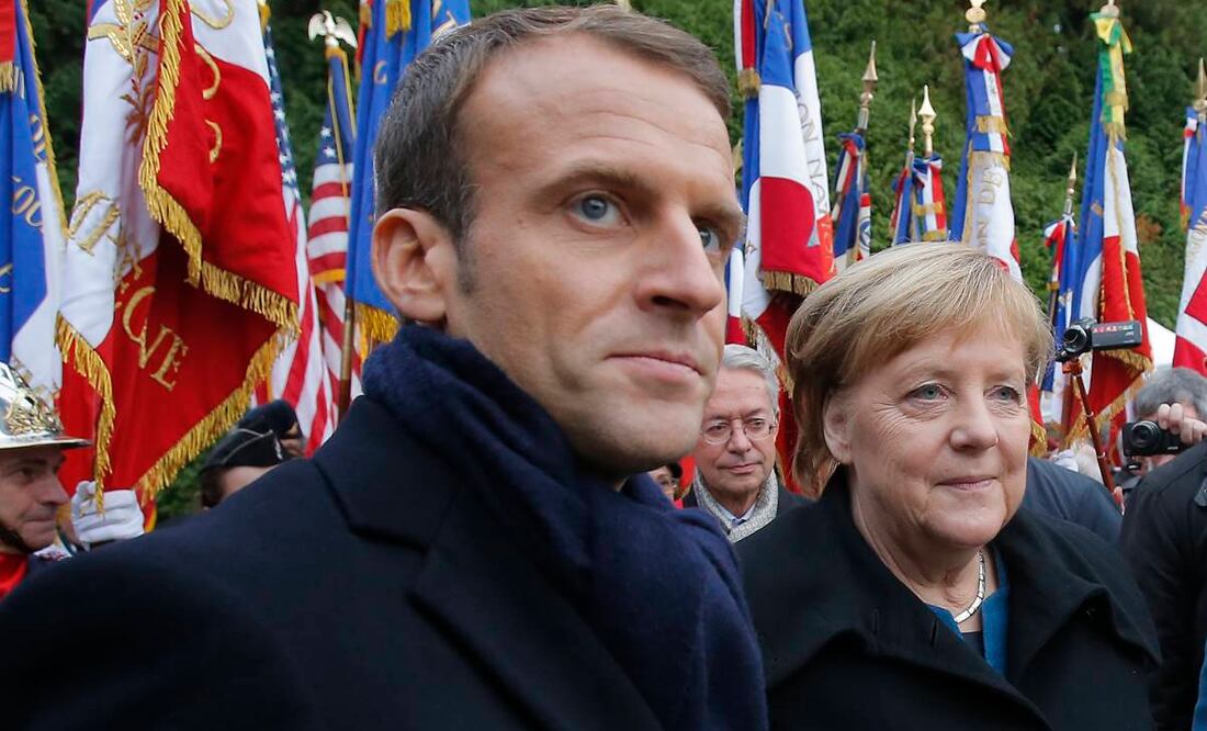 Emmanuel Macron, presidente de Francia; y Angela Merkel, canciller de Alemania. Foto: AP