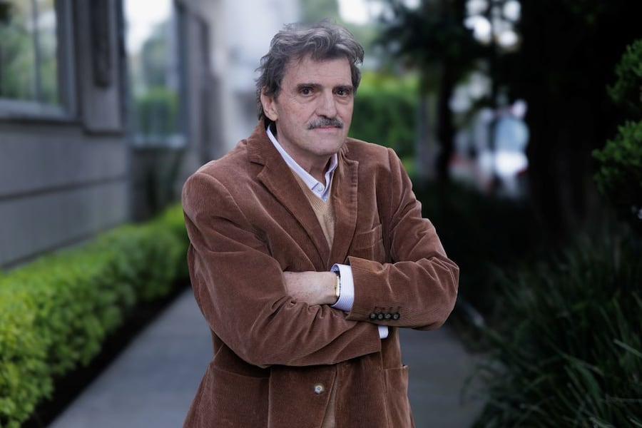 “La novela histórica buscar ser verosímil, no verdadera”: Enrique Serna