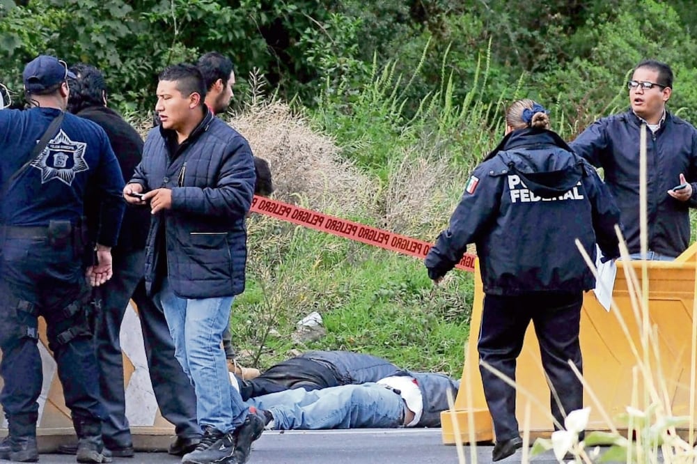 Al parecer los cuatro hombres asaltaron a los pasajeros de un camión; al bajar fueron atacados por uno de los viajeros, quien los remató (ARCHIVO EL UNIVERSAL)
