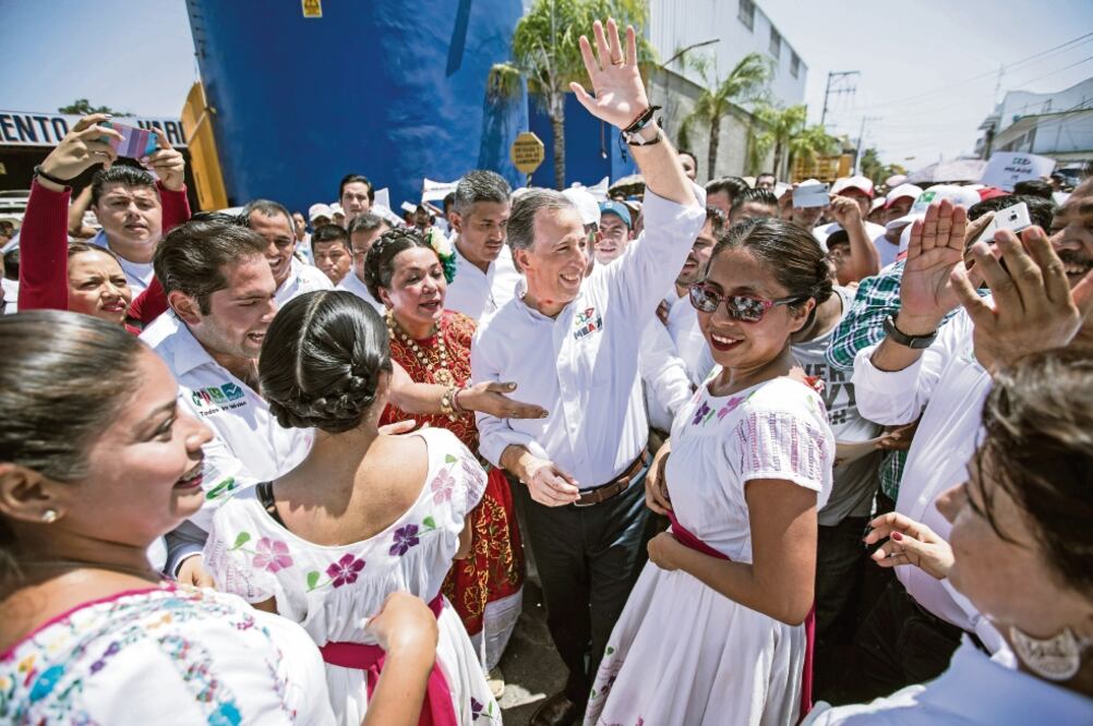 José Antonio Meade dio un discurso de apenas unos siete minutos en el que manifestó su apoyo para la reconstrucción de Oaxaca, entidad afectada por los sismos de septiembre de 2017. Foto: GERMÁN ESPINOSA. EL UNIVERSAL 