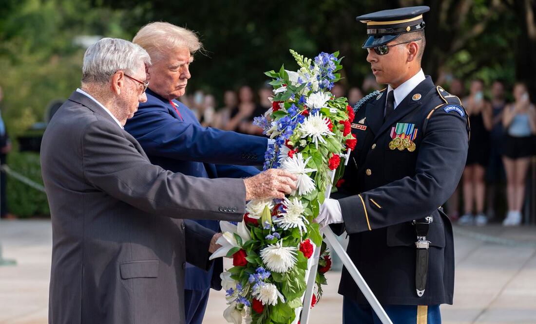 Donald Trump en el cementerio de Arlington. Foto: AP