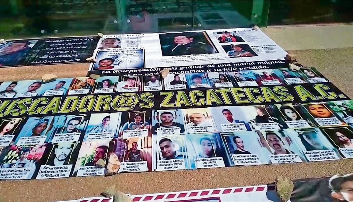 Colectivos se manifestaron afuera de la fiscalía de Zacatecas para exigir la búsqueda de cientos de desaparecidos en la entidad.