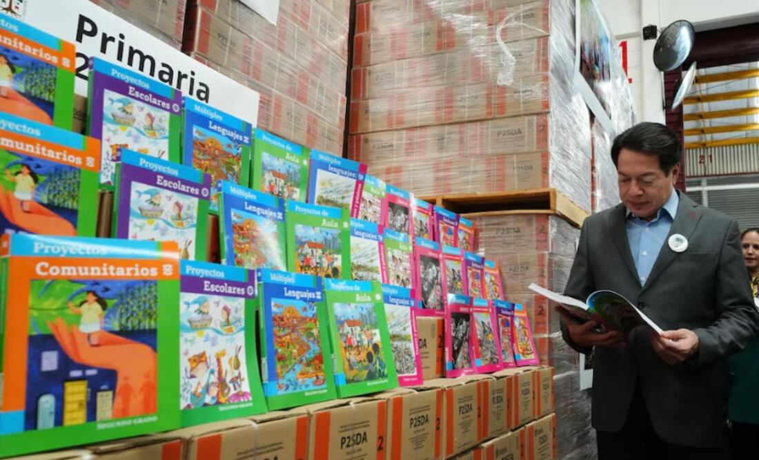 La distribución de los nuevos libros bajo la conducción de Mario Delgado simboliza un proyecto educativo decidido desde el poder, más atento a la narrativa ideológica que a la calidad pedagógica que exigen las aulas. Crédito: SEP