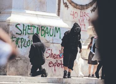 Vandalizan el Hemiciclo a Juárez en marcha del 1 de mayo por el Día del Trabajo