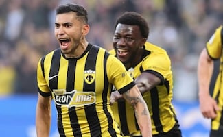 Orbelín Pineda brilla en victoria de AEK Atenas sobre el PAOK de Jorge Sánchez