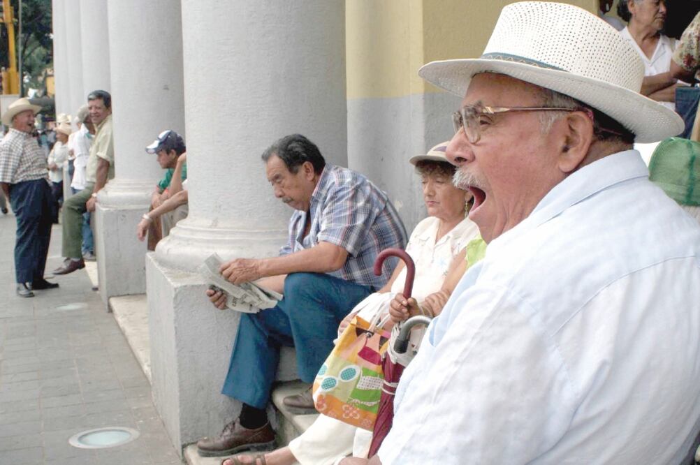 La reforma al sistema de pensiones se realizó con una visión de un mercado laboral que no es el de México, aseguró Santiago Levy, ex director del IMSS. (ARCHIVO EL UNIVERSAL)