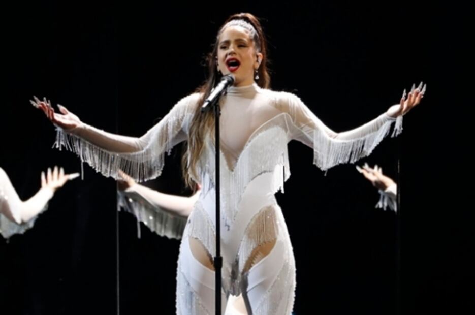 Rosalía deslumbra con sus outfits en los Grammys 2020