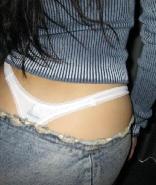 Dua Lipa confirma que mostrar tu underwear seguirá en tendencia en 2023