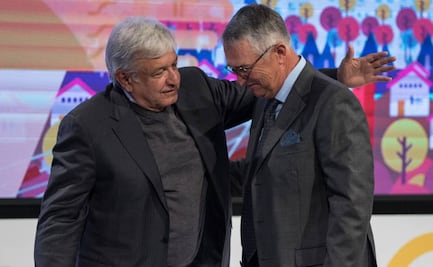 AMLO acusa campaña de TV Azteca contra su gobierno por adeudos fiscales