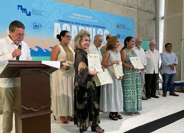 Premian a ganadores de concurso "Acapulco volverá a seducirte” tras paso de "Otis"