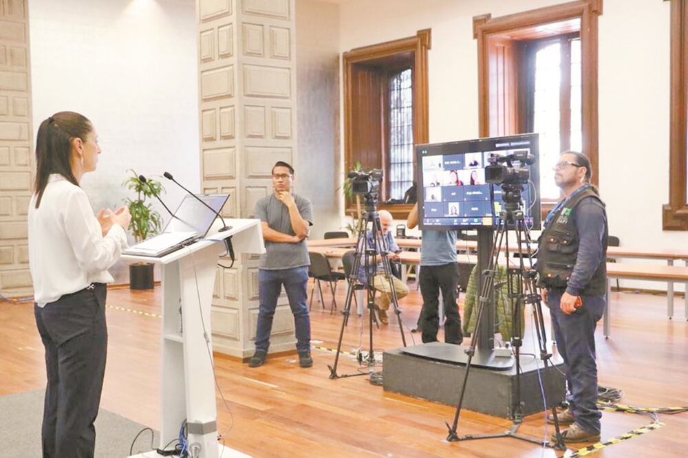La jefa de Gobierno, Claudia Sheinbaum, ha sido una de las principales promotoras de este sistema de comunicación, que ahora es oficial en la administración pública. Foto: Especial