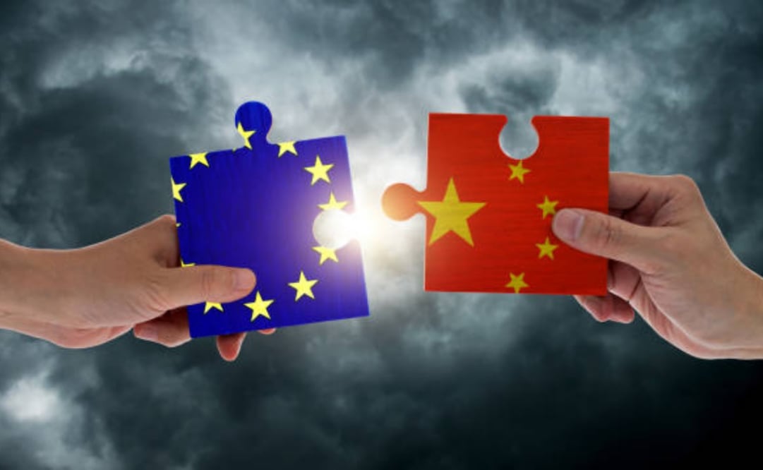 Pascal Lamy, exdirector de la OMC, instó a China a formar un "frente unido" con la UE y otras potencias comerciales contra el proteccionismo de EU bajo Donald Trump. Foto: iStock