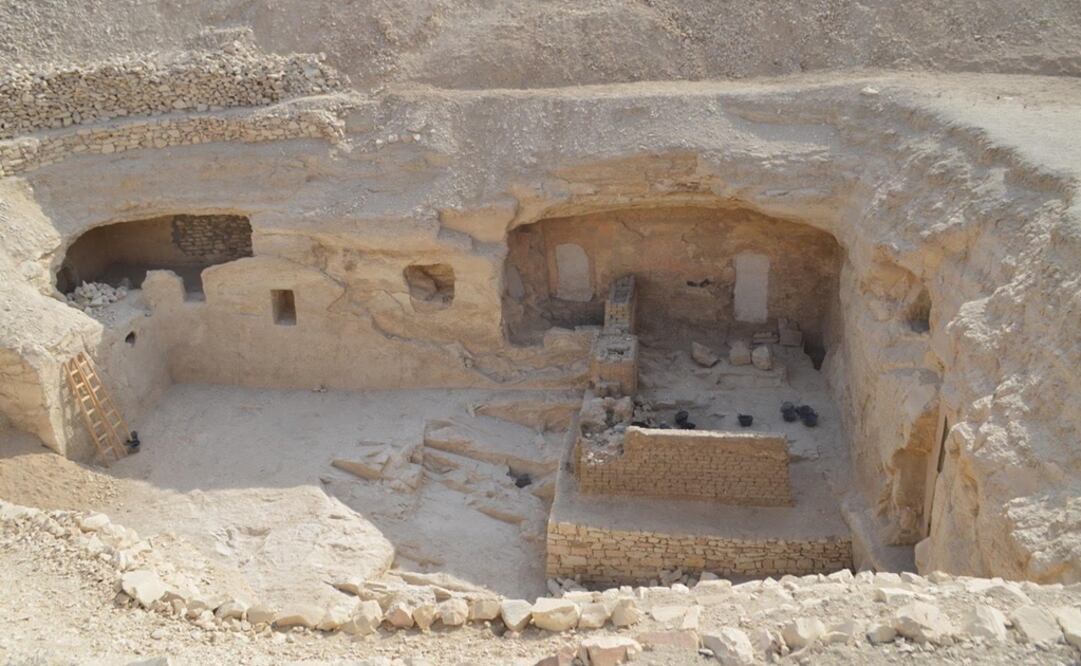 Foto: Fotografía facilitada por la arqueóloga Teresa Bedman, del patio exterior de la tumba del visir Amenhotep Huy. Foto: EFE / Teresa Bedman