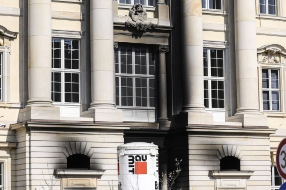 Registran incendio en el Foro Humboldt de Alemania