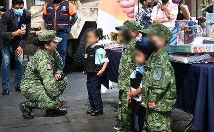 Con niños vestidos de militares promueven cambio de armas reales y de juguete por útiles escolares en Morelos