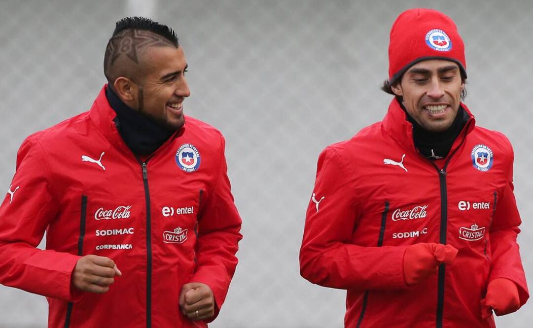 Vidal y Valdivia durante un entrenamiento con Chile. Archivo 