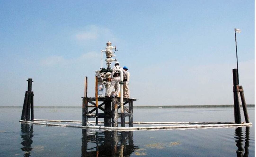 Los precios del crudo en descenso inciden en el crecimiento Foto: Archivo/EFE