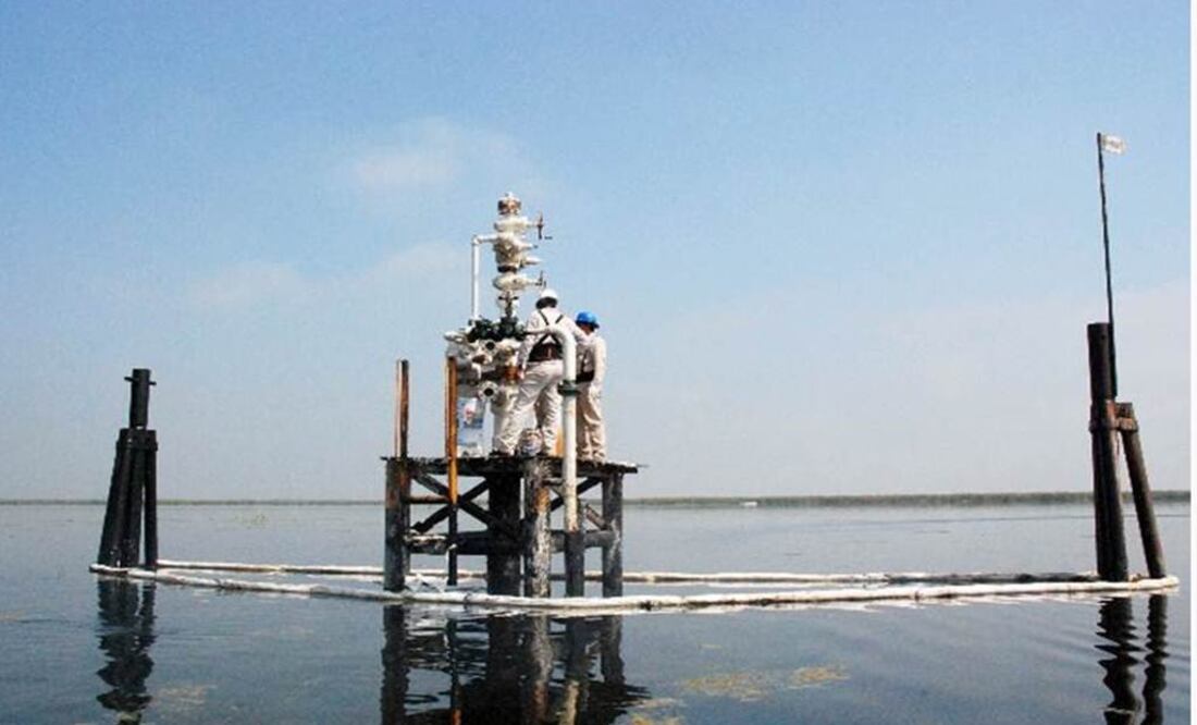 Los precios del crudo en descenso inciden en el crecimiento Foto: Archivo/EFE