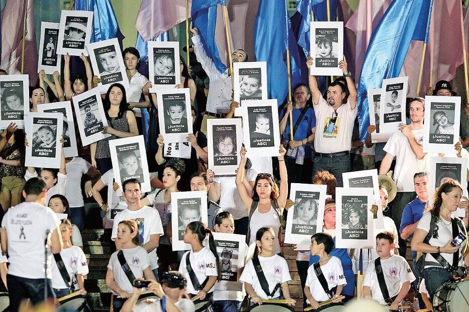 Claudia Pavlovich también enfrentará el reclamo de justicia de padres de familia que perdieron sus hijos en el incendio de la guardería ABC en 2009 (ARCHIVO EL UNIVERSAL)