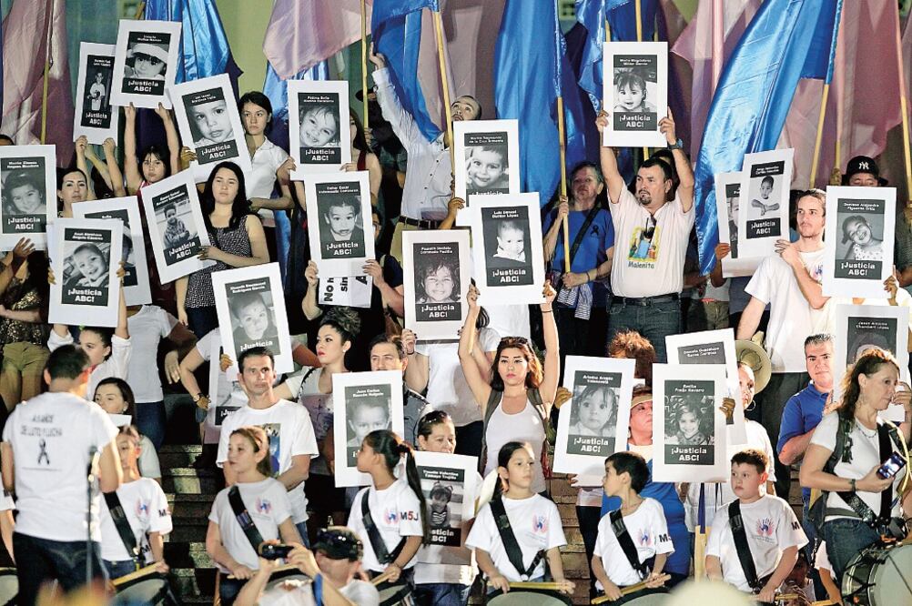 Claudia Pavlovich también enfrentará el reclamo de justicia de padres de familia que perdieron sus hijos en el incendio de la guardería ABC en 2009 (ARCHIVO EL UNIVERSAL)