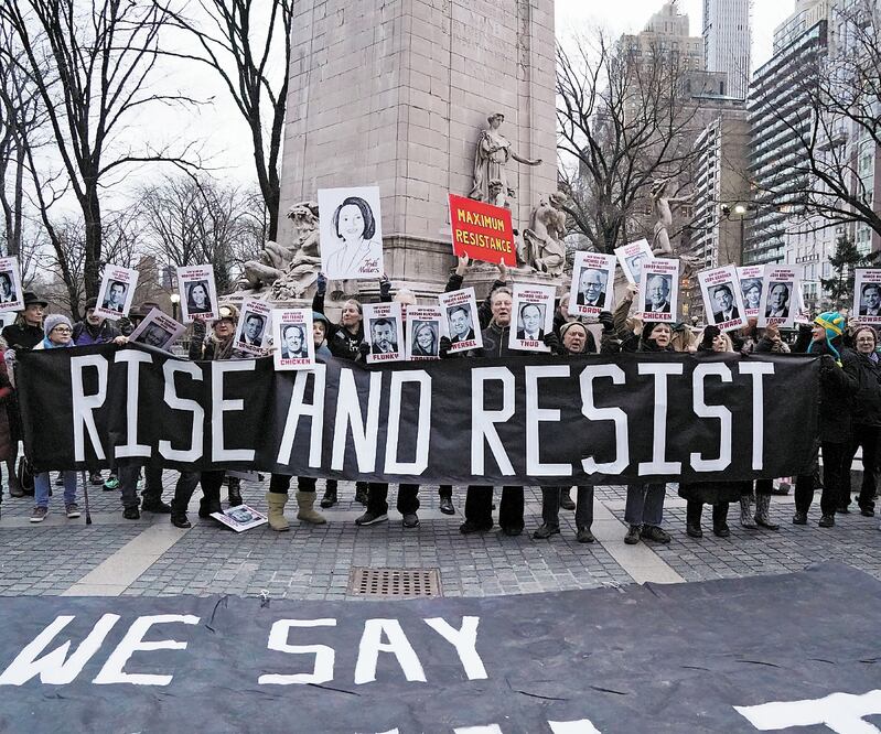 Manifestación contra la absolución del presidente estadounidense Donald Trump, en Nueva York. Foto: BRYAN R SMITH. REUTERS