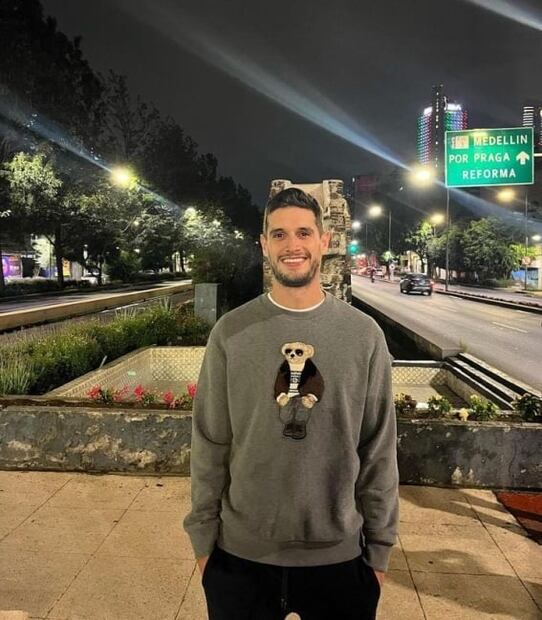 Tras polémica, Adrián Marcelo ofrece mil pesos por fumar un "toque"