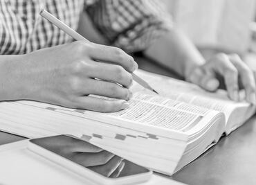 La RAE dice adiós a la "ch" y la "ll" en el abecedario