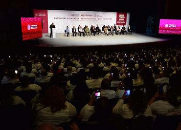 AMLO revisa atención médica de migrantes afectados por incendio en Juárez