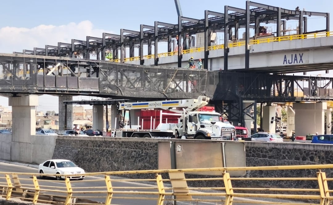Autopista México-Puebla; cierres en km 20 por obras del trolebús colapsan la circulación. Foto: Emilio Fernández
