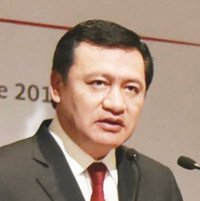 En el marco del Acto Público de Reconocimiento de Responsabilidad, el Secretario de Gobernación, Miguel Ángel Osorio Chong, afirmó hoy que en la construcción de un México de desarrollo, igualdad, justicia y respeto, el diálogo enriquece y es el primer paso para avanzar en el camino de la concordia y del entendimiento. FOTO SEGOB