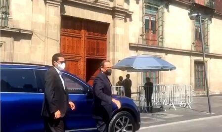 Recibe AMLO en Palacio Nacional a integrantes del CCE