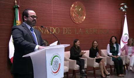 Hijo de Castillo Peraza llama a guardar libros de texto “porque algún día van a valer mucho dinero”