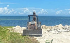Denuncian extracción de arena en dunas de Chabihau, Yucatán; alertan por riesgos al ecosistema