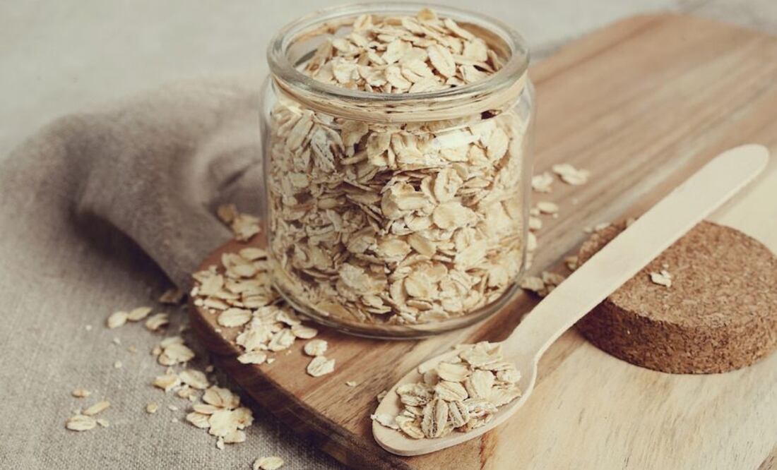 Estas tres recetas saladas con avena son perfectas para darle un giro diferente a tu desayuno. Foto: Freepik.