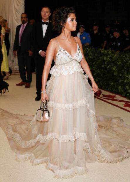 Así reaccionó Selena Gomez a las críticas por su bronceado en la MET Gala