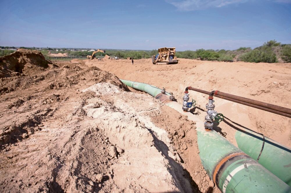 El problema de las tomas clandestinas se ha extendido a casi todo el país, por lo que ha alcanzado el rango de seguridad nacional. (EDUARDO VERDUGO. AP)