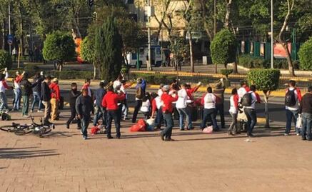 PRI denuncia a Arne por lanzar pañales sucios a la sede del tricolor