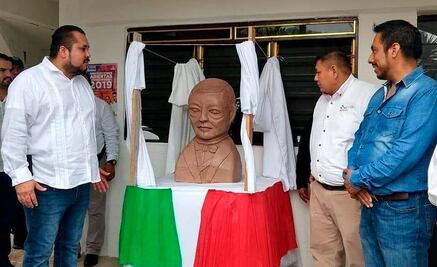 Hacen memes de busto de Benito Juárez develado en San Luis Potosí